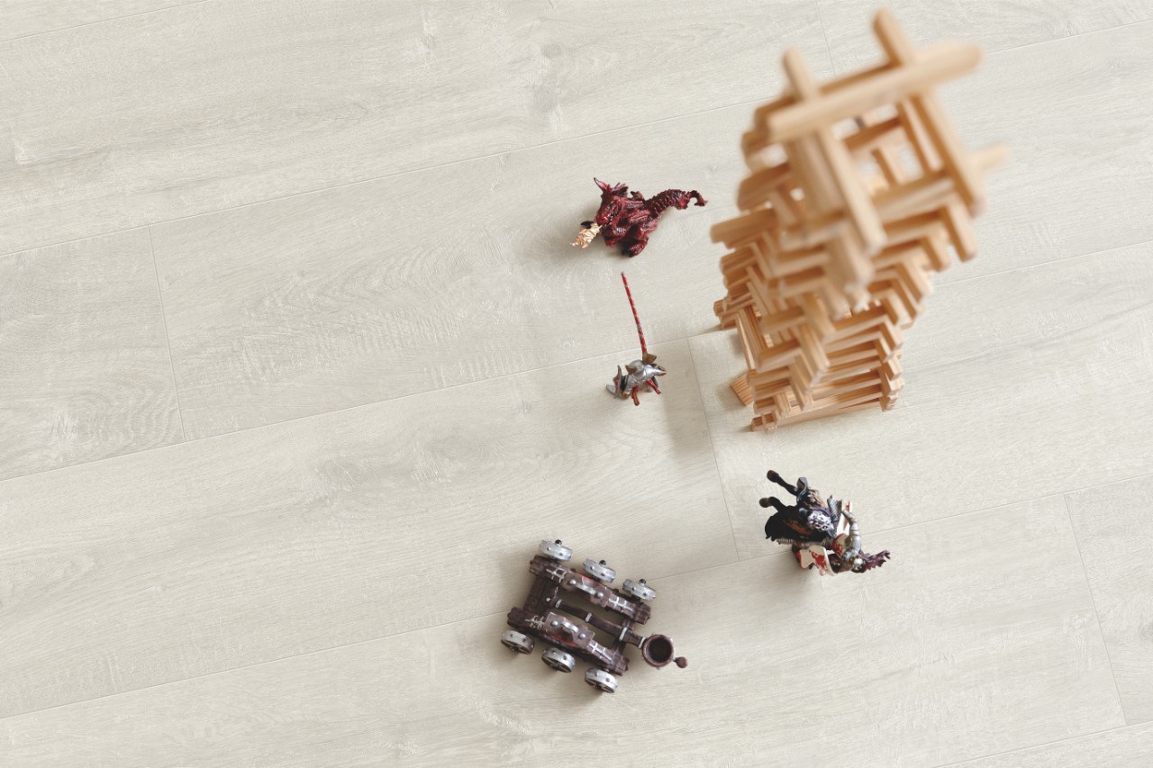 Кварцвиниловая плитка Pergo замковая Optimum Click Classic plank Дуб нежный серый V3107-40164 1251×187×4,5 фото в интерьере